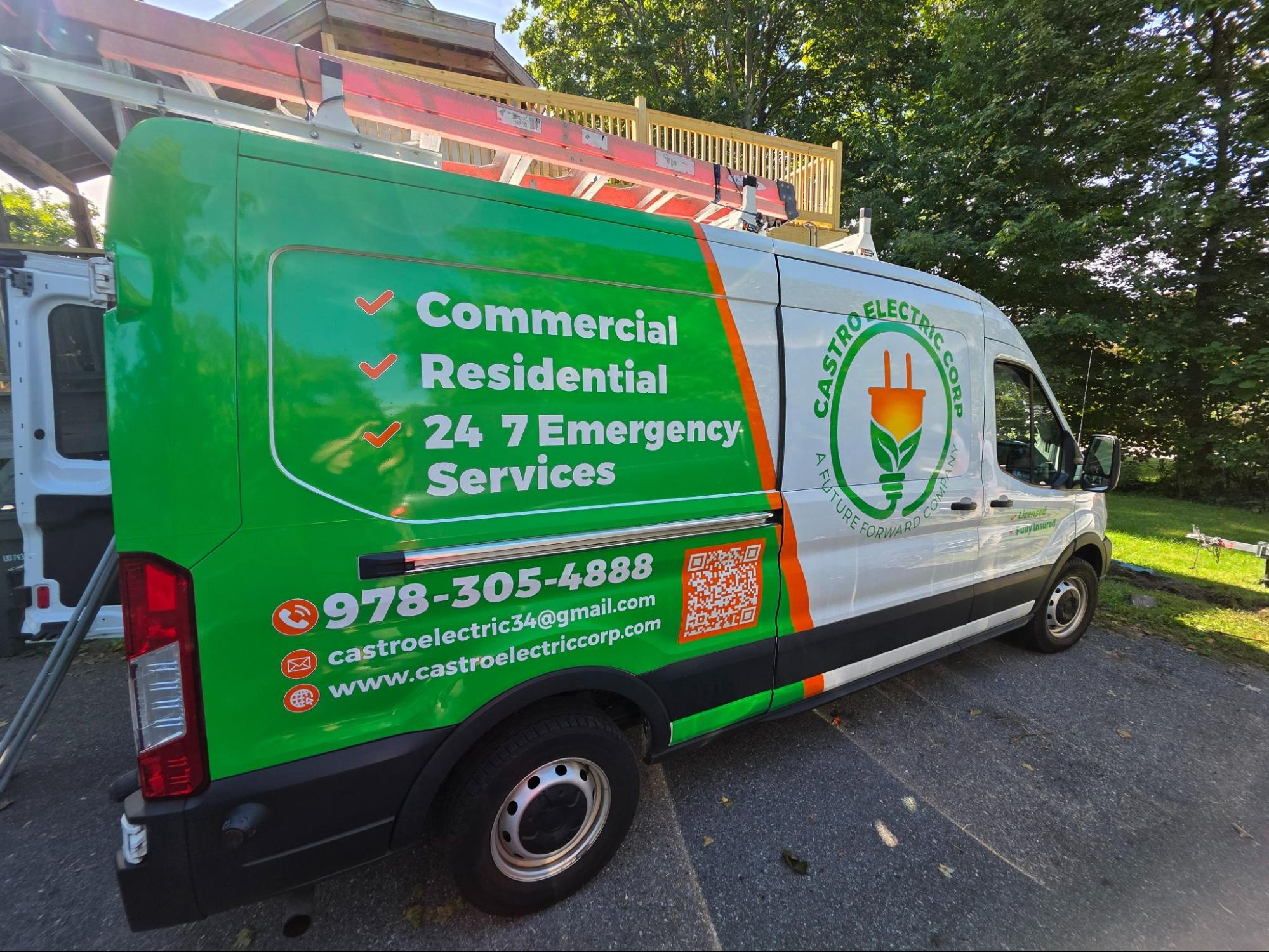 Emergency electrician in Stoneham Emergency electrician in Stoneham restoring power during an outage for Castro Electric 24/7 service